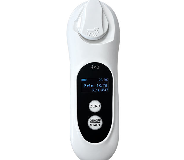 Réfractomètre digital 0 à 95 % Brix STIL, référence 4817, vu de face avec écran allumé